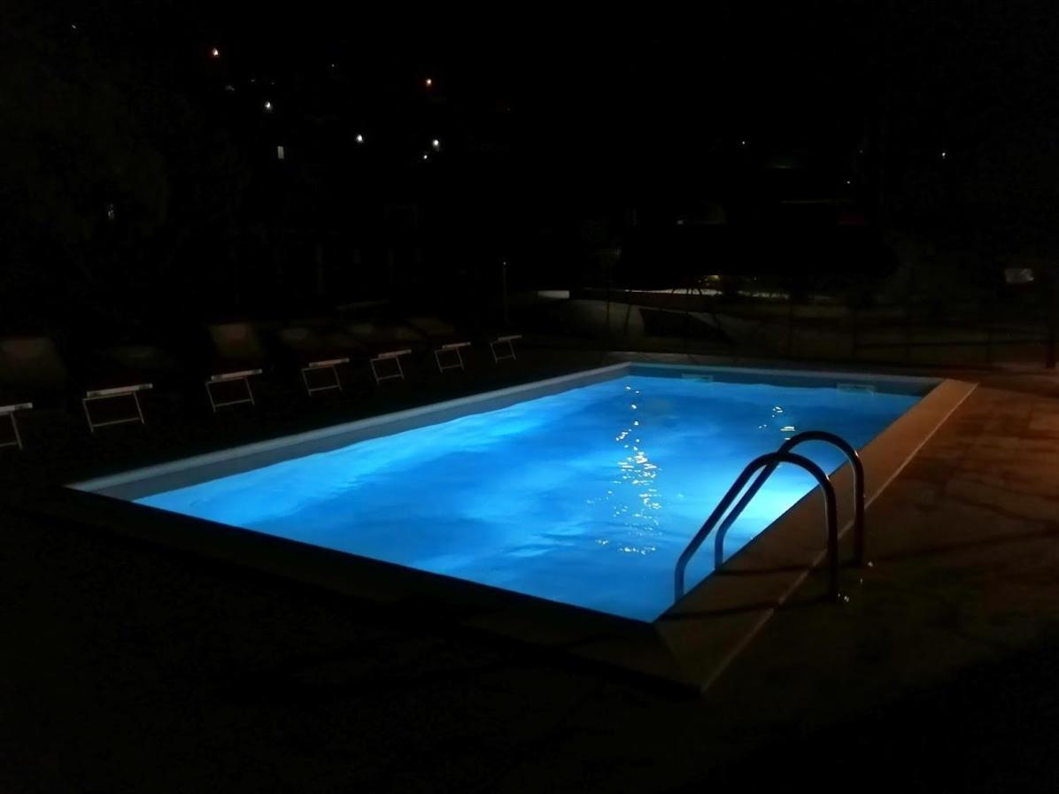 Villaggio Turistico Il Lago Dorato Carlazzo Zewnętrze zdjęcie