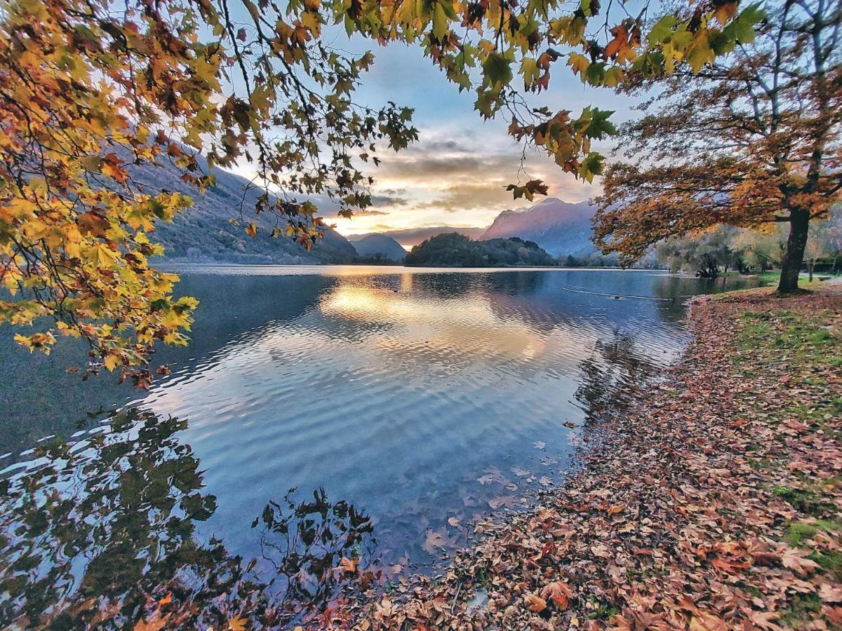 Villaggio Turistico Il Lago Dorato Carlazzo Zewnętrze zdjęcie