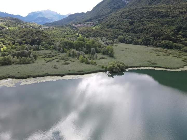 Villaggio Turistico Il Lago Dorato Carlazzo Zewnętrze zdjęcie